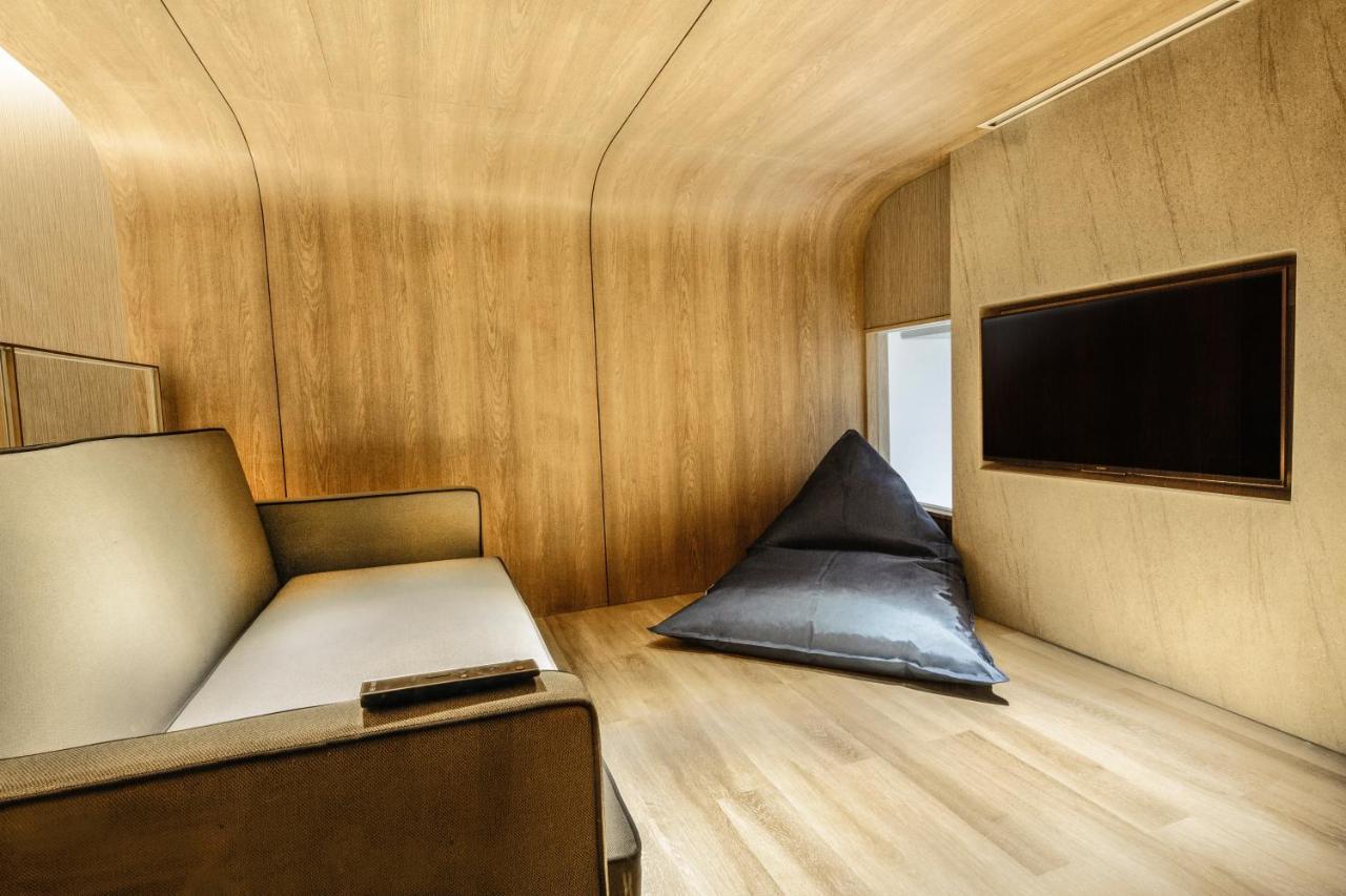Hotel The Botanica Sanctuary Puncak Zewnętrze zdjęcie Interior of a capsule hotel