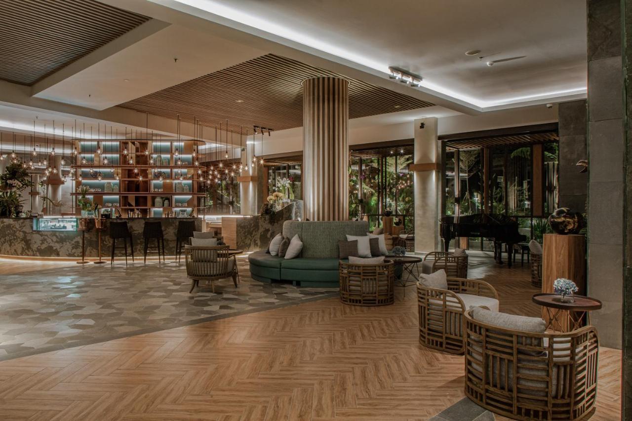 Hotel The Botanica Sanctuary Puncak Zewnętrze zdjęcie The lobby of the hotel
