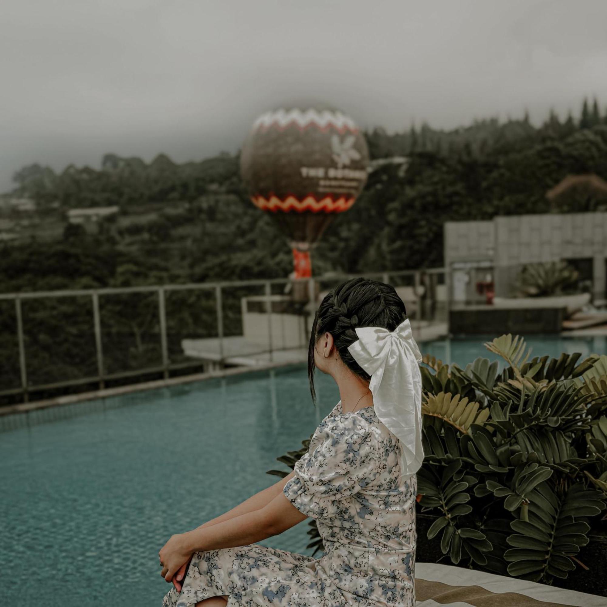 Hotel The Botanica Sanctuary Puncak Zewnętrze zdjęcie A hot air balloon in Bali